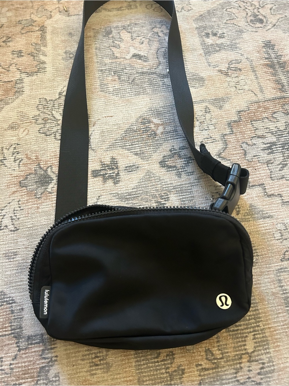lululemon athletica Black Crossbody Belt Bag - Picture 3 of 3